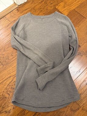 Lululemon sweater size 6